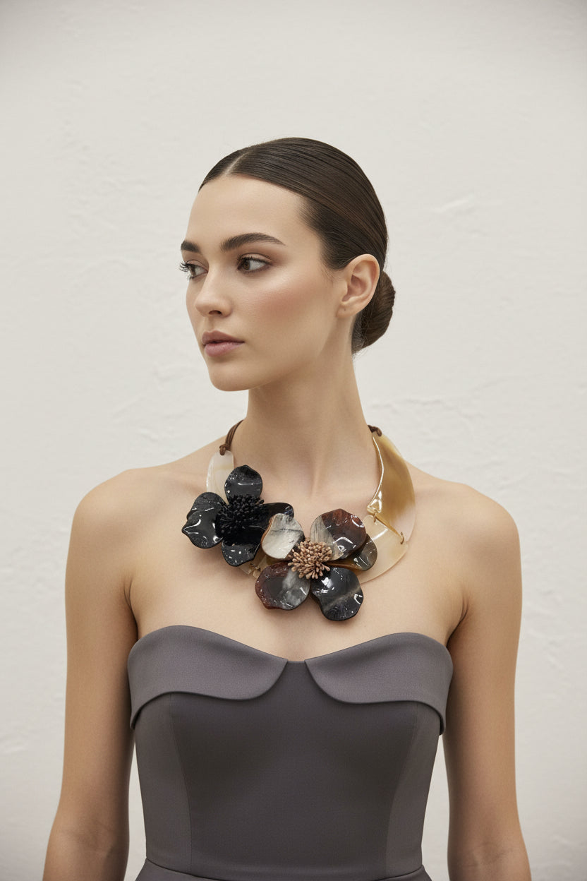 COLLANA IN METALLO ACRILICO DI PLATE E LEGHE DI ZINCO
